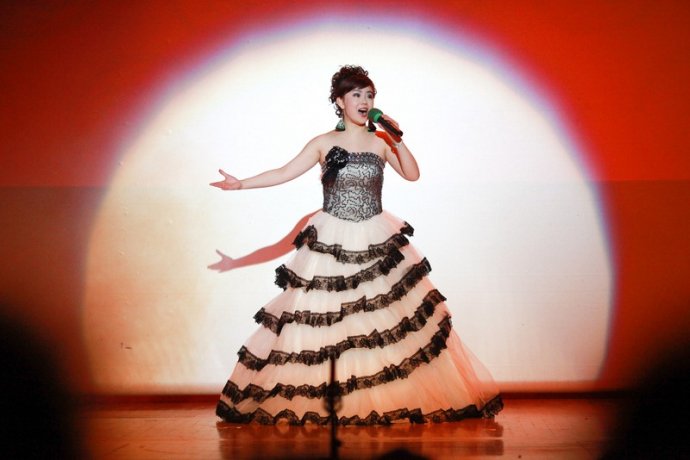 He Wu performing